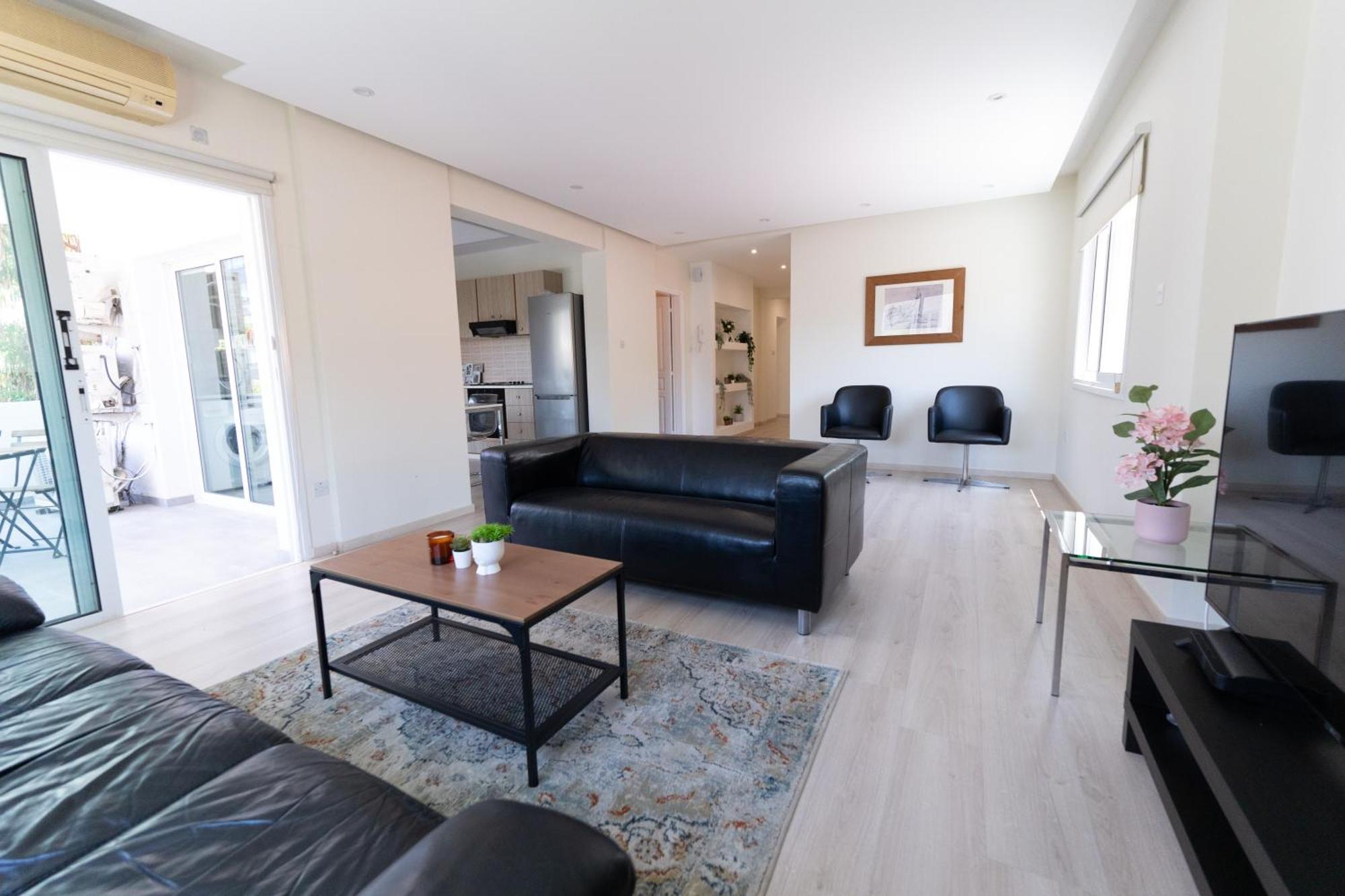 Wealthystays - Olympias 2br Flat Centre Appartement *